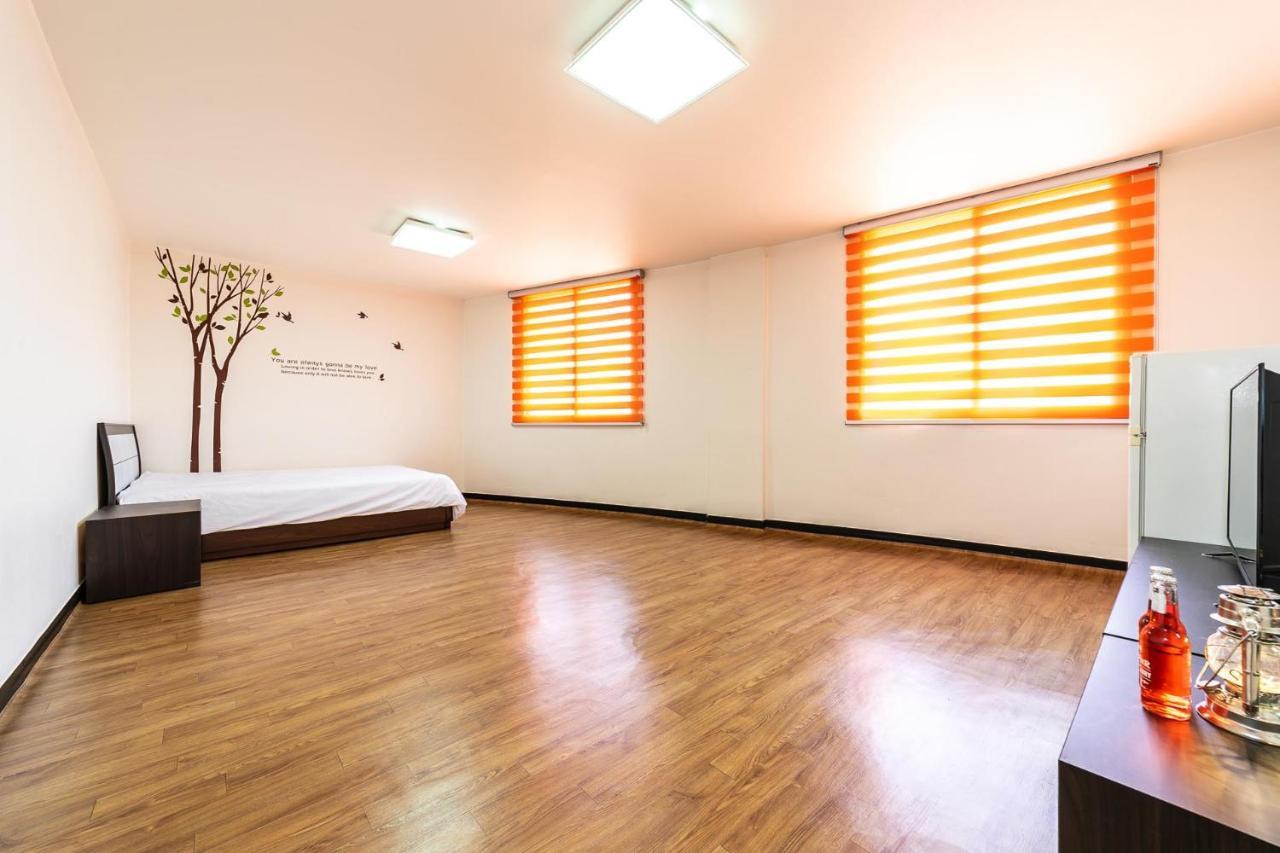 Hooni Guest House & Motel Kurye Luaran gambar